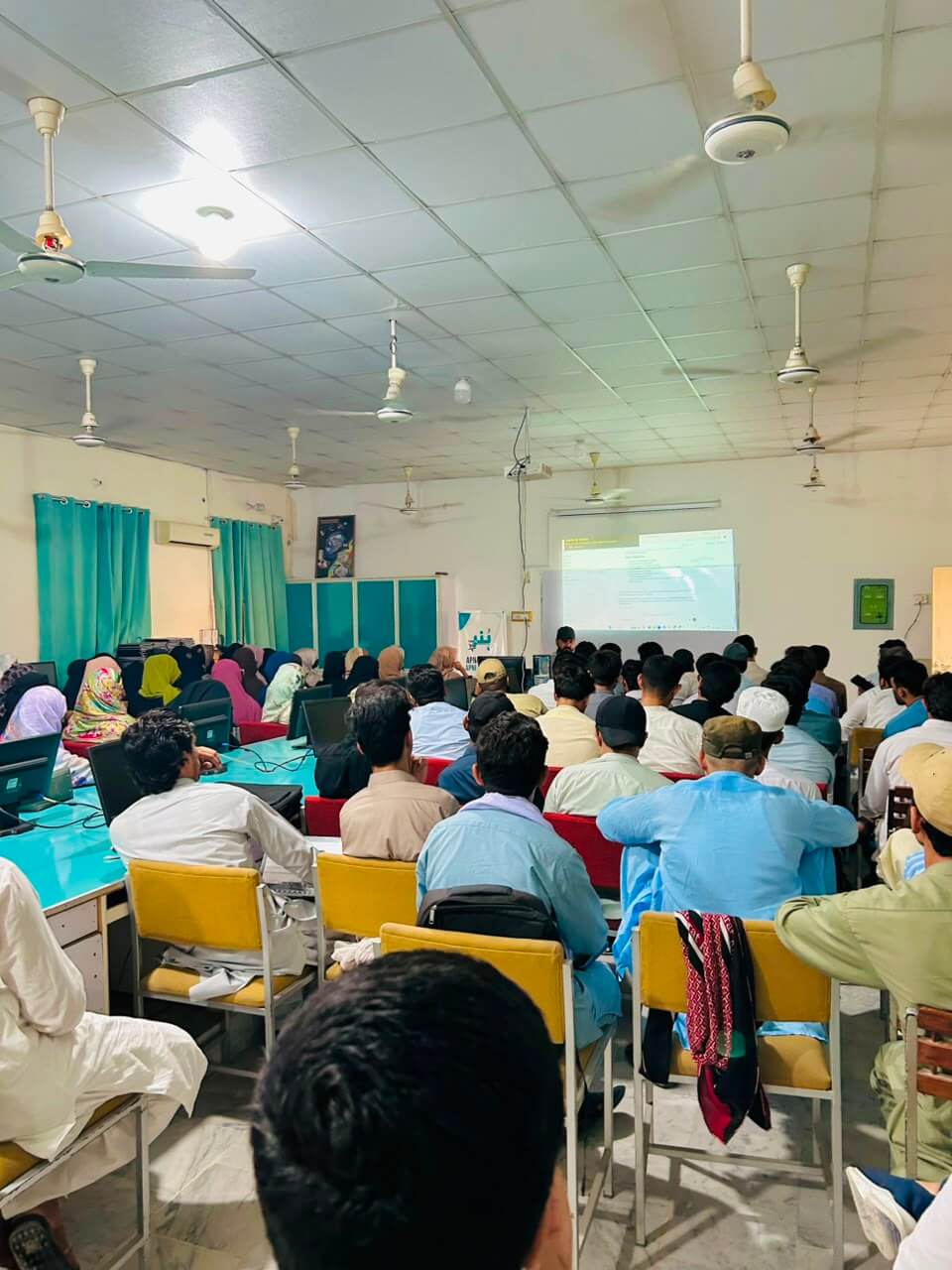 Hunar Tehreek training class in session — photo 21